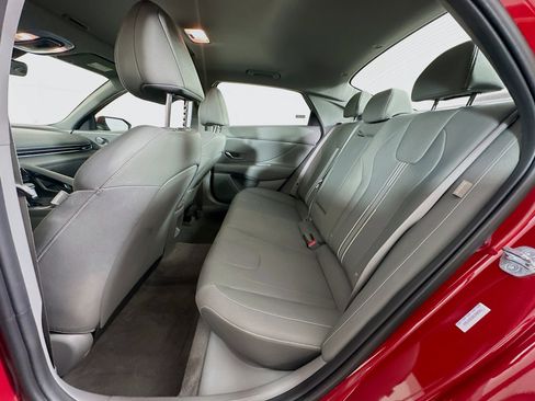 Used 2025 Hyundai Elantra SEL FWD image 28