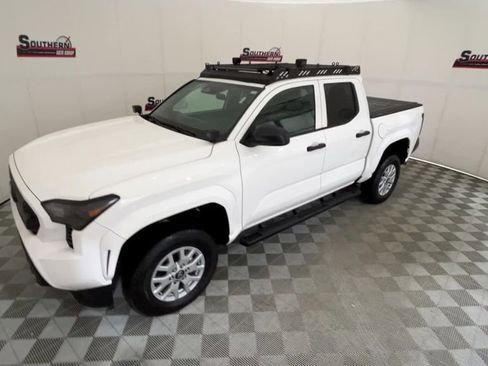 Used 2024 Toyota Tacoma SR image 16