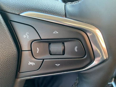 Used 2025 Chevrolet Trax LT w/ LT Convenience Package image 11