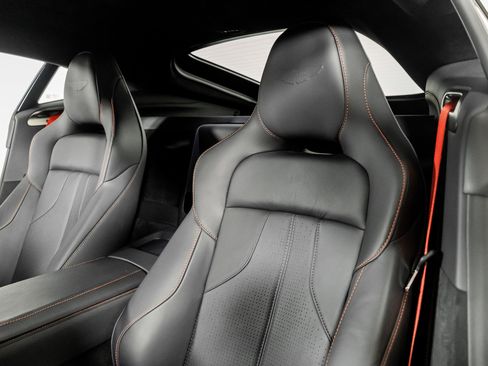 Used 2025 Aston Martin V8 Vantage Coupe image 3