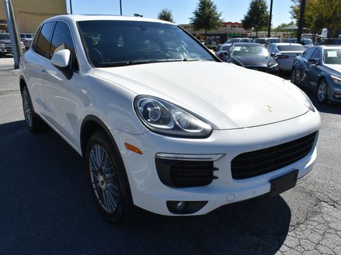 Used 2018 Porsche Cayenne Platinum Edition image 4