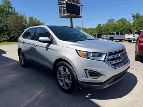 Used 2017 Ford Edge Titanium w/ Technology Package AWD/4WD image 19