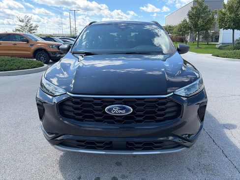 Used 2023 Ford Escape ST-Line AWD/4WD image 2