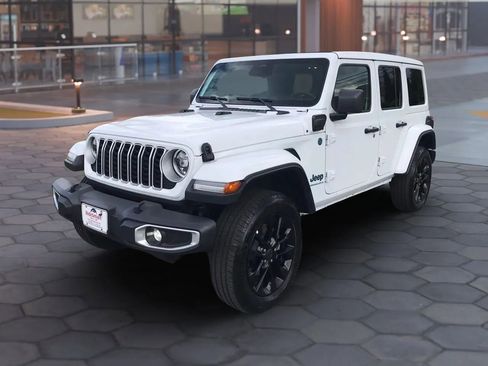 Used 2025 Jeep Wrangler Unlimited Sahara w/ Safety Group AWD/4WD image 3