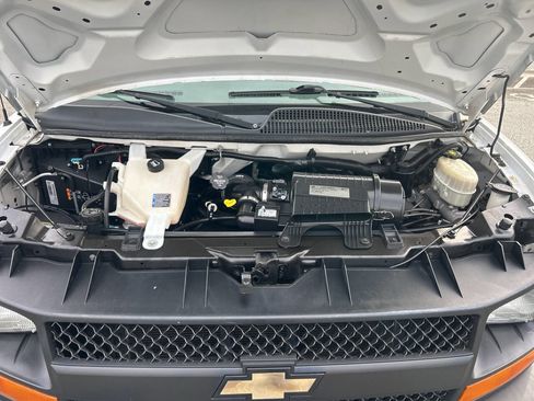Used 2016 Chevrolet Express 2500 image 14