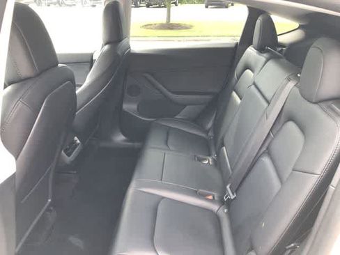 Used 2022 Tesla Model Y Long Range AWD/4WD image 17
