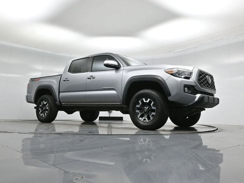 Used 2020 Toyota Tacoma TRD Off-Road image 3
