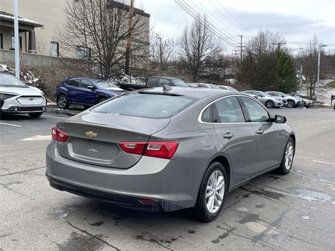 Used 2017 Chevrolet Malibu LT image 5