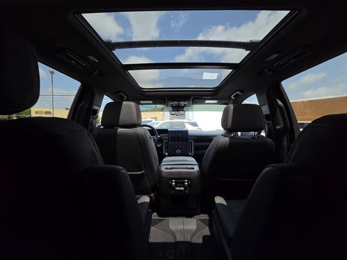 Used 2026 GMC Yukon XL AT4 w/ AT4 Premium Package AWD/4WD image 34