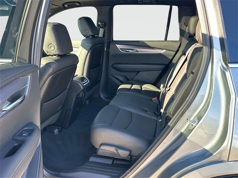 Used 2025 Cadillac XT6 Luxury image 17
