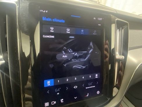 Used 2023 Volvo XC60 B5 Core w/ Climate Package image 24