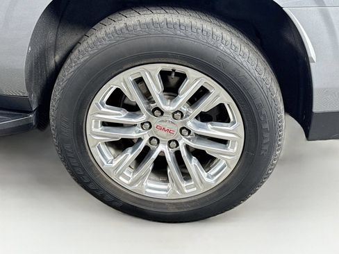 Used 2023 GMC Yukon XL SLT AWD/4WD image 9