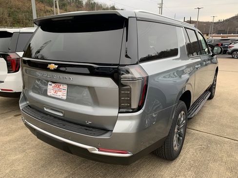 New 2026 Chevrolet Suburban LT image 4