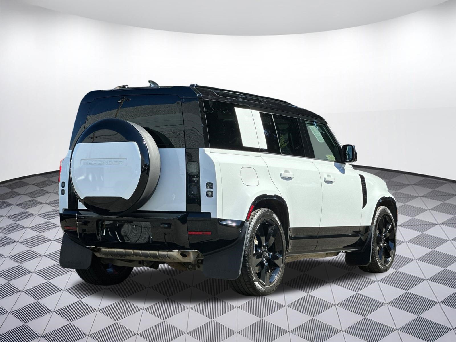 Used 2026 Land Rover Defender 110 X-Dynamic SE AWD/4WD image 9