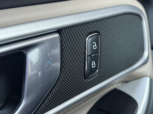 Used 2022 Ford Explorer XLT w/ Equipment Group 202A image 41