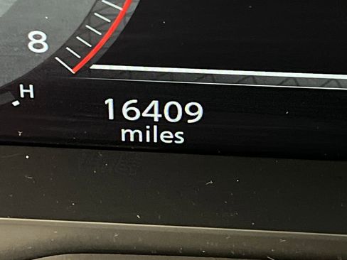 Used 2025 Nissan Rogue SL w/ Tech Package image 45