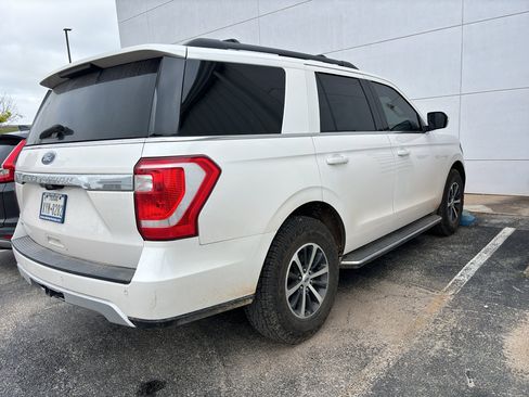 Used 2018 Ford Expedition XLT w/ Equipment Group 202A RWD image 4