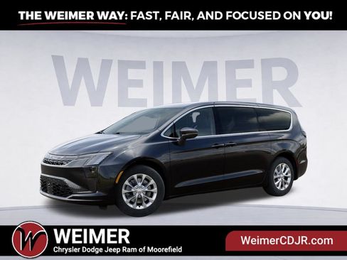New 2027 Chrysler Pacifica Select AWD/4WD image 2