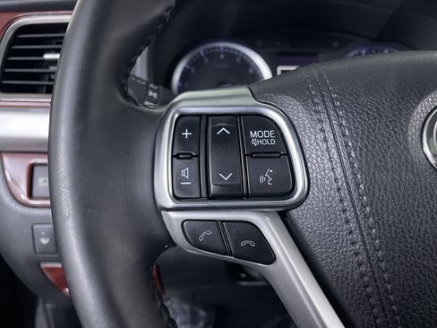 Used 2019 Toyota Highlander XLE AWD/4WD image 27