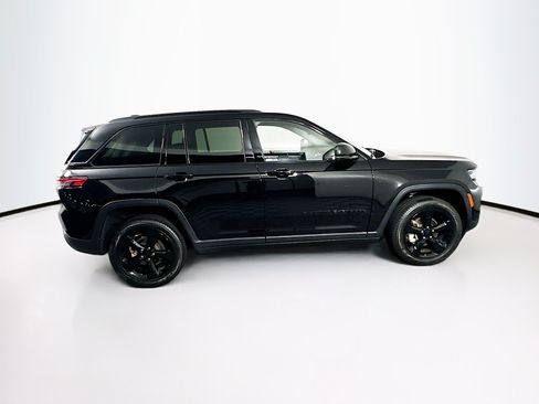 Used 2023 Jeep Grand Cherokee Limited w/ Black Appearance Package AWD/4WD image 10
