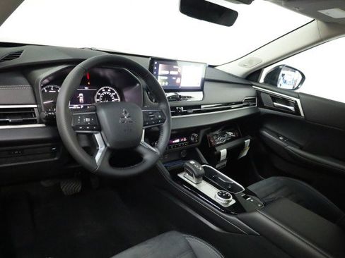 New 2025 Mitsubishi Outlander SE image 5
