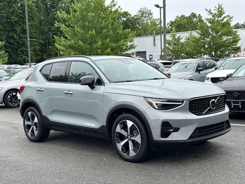 Used 2026 Volvo XC40 B5 Plus AWD/4WD image 2
