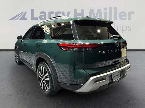 Used 2023 Nissan Pathfinder Platinum image 3