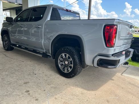 Used 2024 GMC Sierra 1500 AT4 w/ Technology Package AWD/4WD image 5