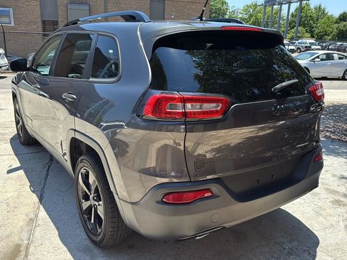 Used 2017 Jeep Cherokee Sport w/ Cold Weather Group FWD image 7