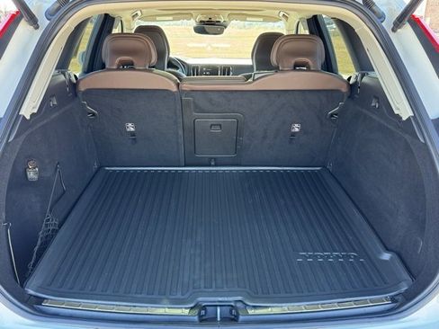 Used 2020 Volvo XC60 T5 Momentum w/ Protection Package image 7