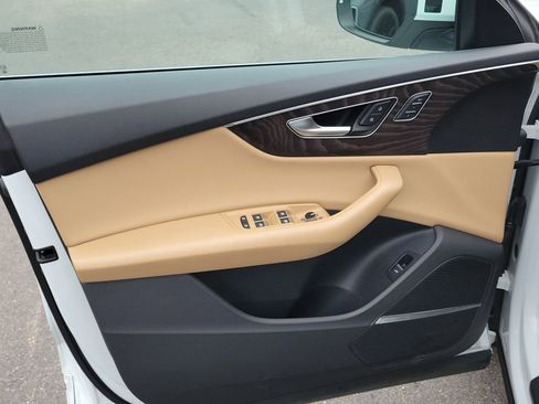 Used 2021 Audi Q8 Premium Plus w/ Premium Plus Package image 19