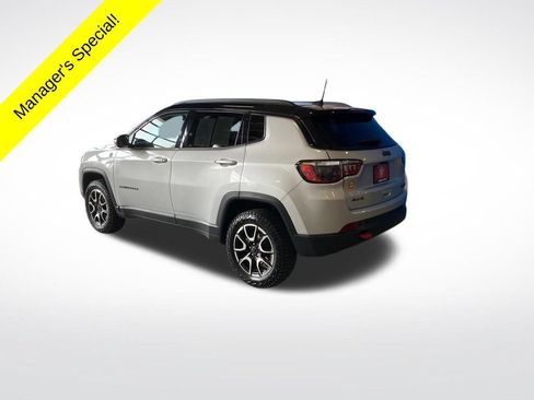 Used 2025 Jeep Compass Trailhawk AWD/4WD image 19