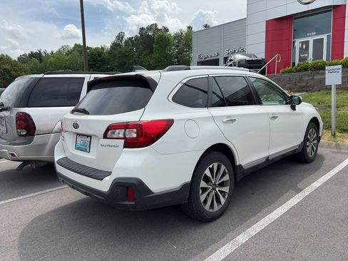 Used 2019 Subaru Outback 2.5i Touring w/ Popular Package #3A AWD/4WD image 5