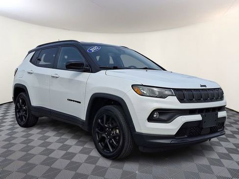 Used 2022 Jeep Compass Latitude w/ Convenience Group AWD/4WD image 1