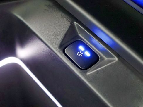 Used 2023 Land Rover Defender 90 S image 75