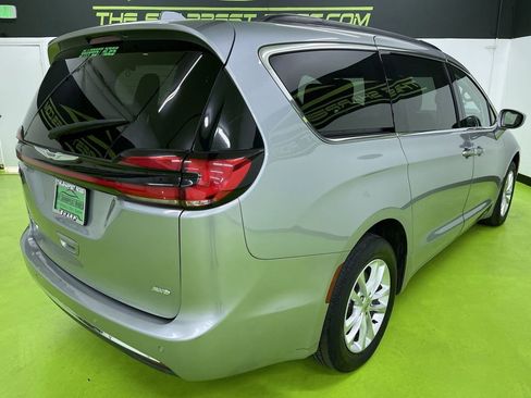 Used 2021 Chrysler Pacifica Touring w/ Cold Weather Group image 10