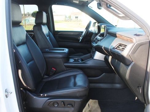 Used 2023 Chevrolet Suburban LT image 18