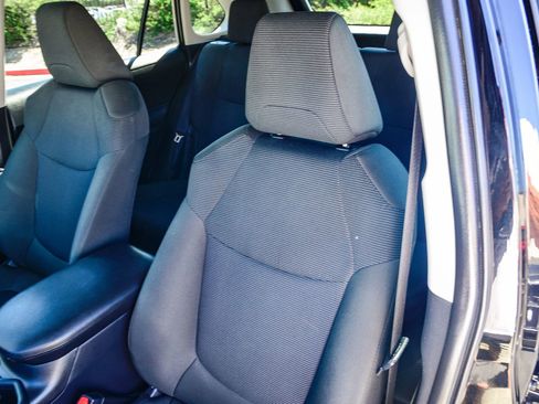 Certified 2025 Toyota RAV4 LE image 27