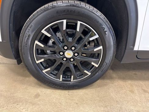 Used 2026 Chevrolet Traverse LT w/ Sun and Wheel Package AWD/4WD image 13