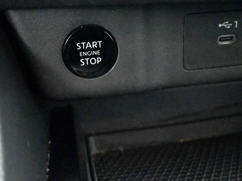 Used 2024 Nissan Rogue SV image 40