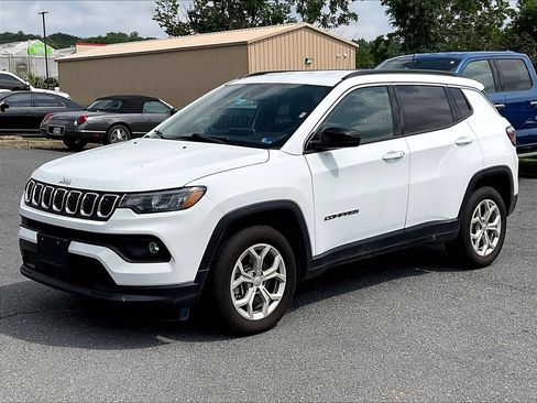 Used 2024 Jeep Compass Latitude AWD/4WD image 2
