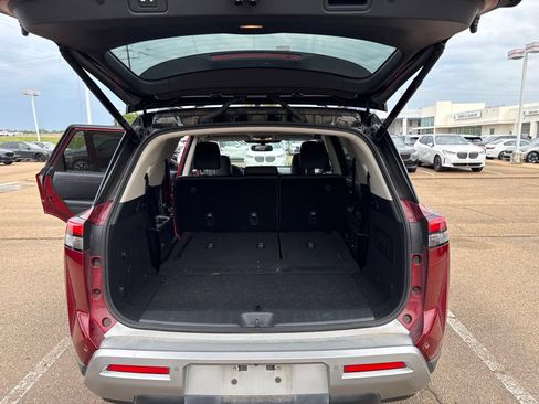 Used 2022 Nissan Pathfinder SL FWD image 9