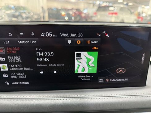 Used 2023 Genesis G70 2.0T image 16