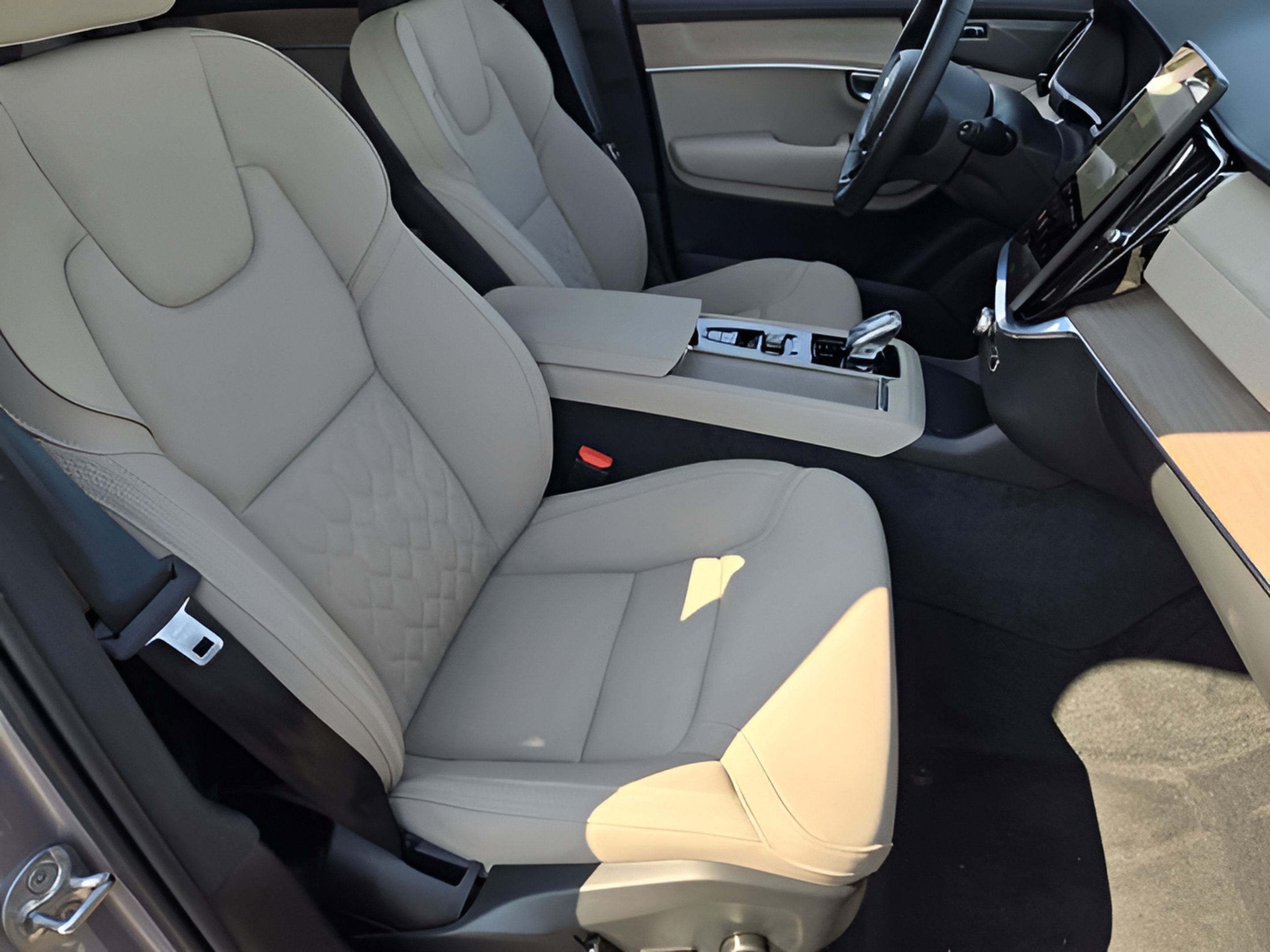 Certified 2026 Volvo XC90 B6 Plus w/ Protection Package Premier AWD/4WD image 12