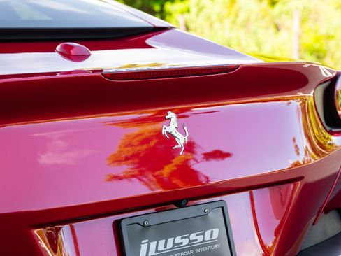 Used 2019 Ferrari Portofino RWD image 21