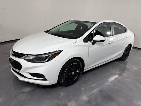 Used 2016 Chevrolet Cruze LT FWD image 9