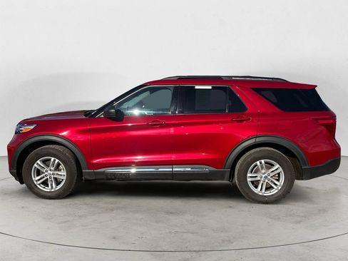 Used 2023 Ford Explorer XLT w/ Equipment Group 202A AWD/4WD image 8
