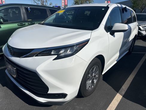 Certified 2023 Toyota Sienna LE FWD image 2