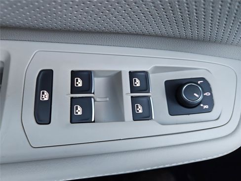 New 2026 Volkswagen Atlas SE image 13