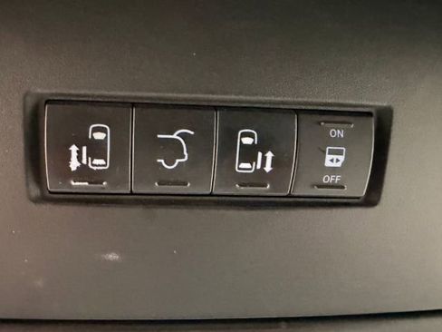 Used 2019 Dodge Grand Caravan SXT image 32